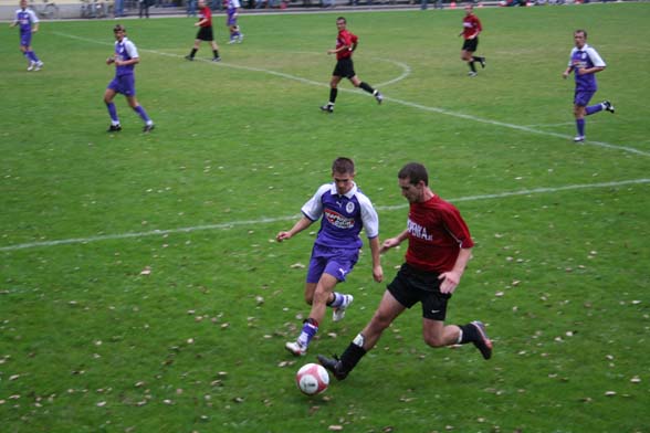 Aleksandar Jankovic beim Zweikampf