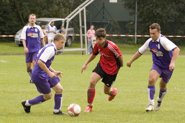 Andi Laner & Ivan Pecaranin gegen einen (nicht wirklich Angst und Schrecken verbreitenden) Spieler des USC Mattsee