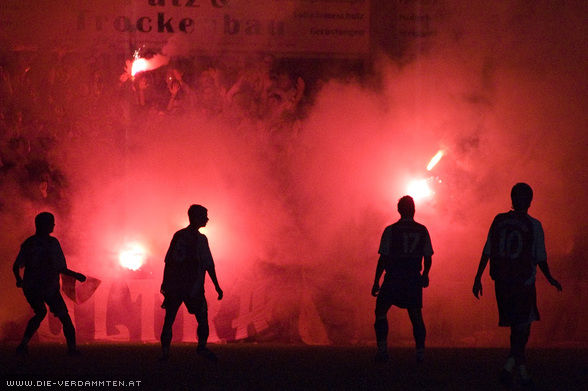 Pyro nach dem 1:0 durch Mario Schleindl