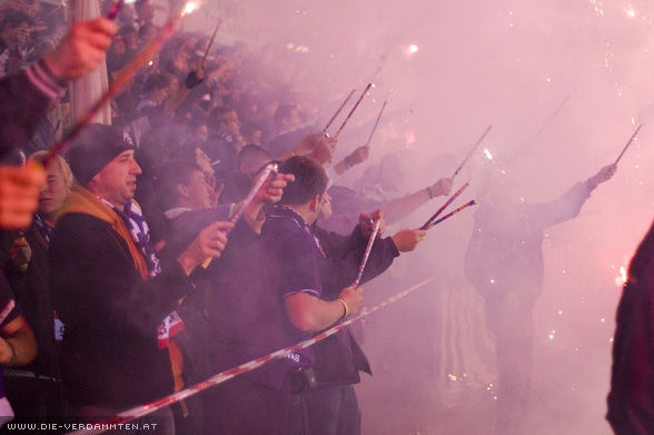 Pyro am Beginn der 2. Halbzeit