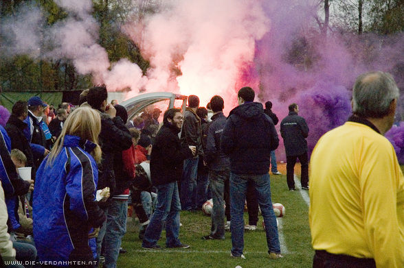 Pyro vor Beginn der 2. Halbzeit