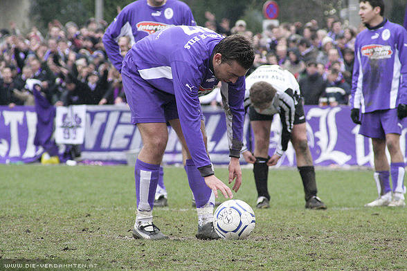 Ivan Pecaranin vor dem Elfmeter zum 6:0