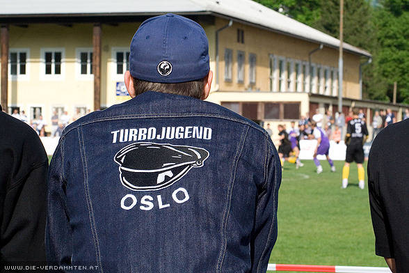 Die Turbojugend (TJ) ist ein weltweiter, nicht politisch motivierter Fanclub der norwegischen Band Turbonegro