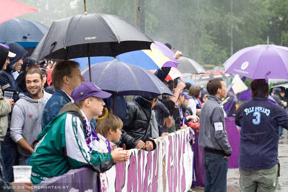 Das erste Regen-Heimspiel der Saison