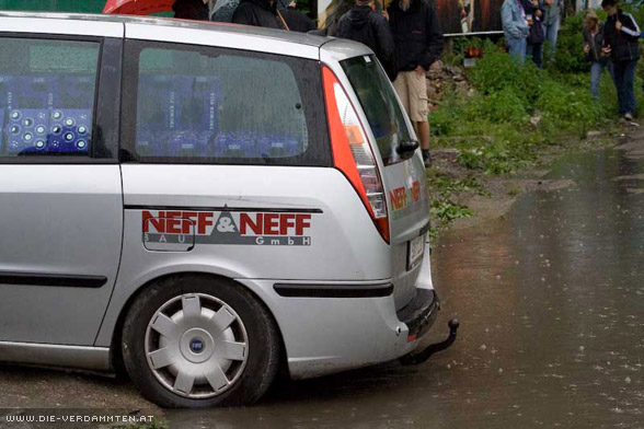 Der UFC-Platz gleicht teilweise einer Sumpflandschaft