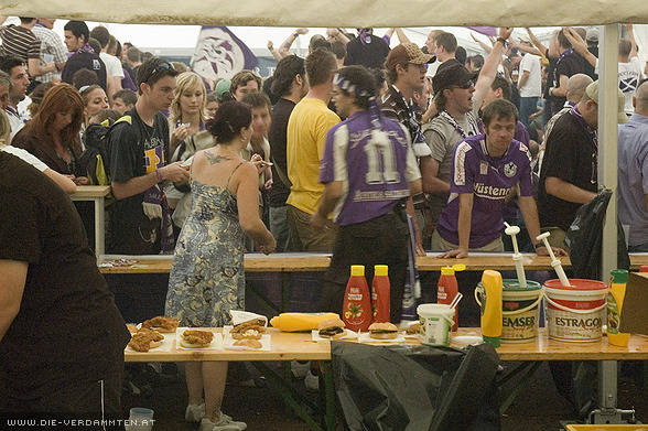 Schwerarbeit f�r die Gastro-Helfer