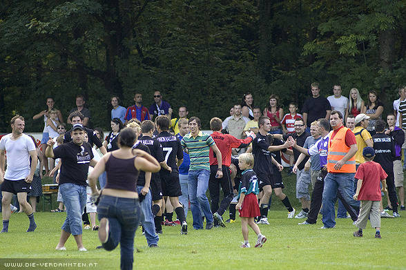 Platzsturm der Halleiner