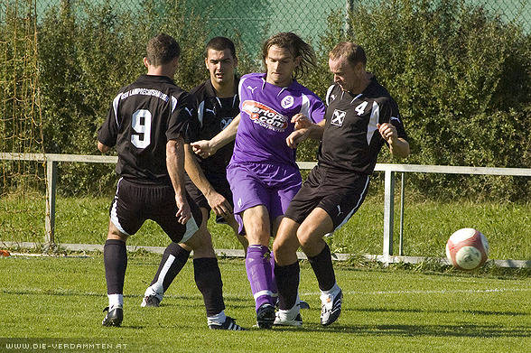 Mario Lenz mit 3 Bewachern