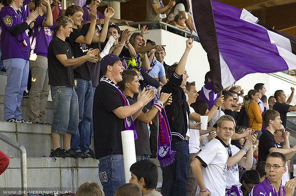 ... vor einer Riesen-Kulisse