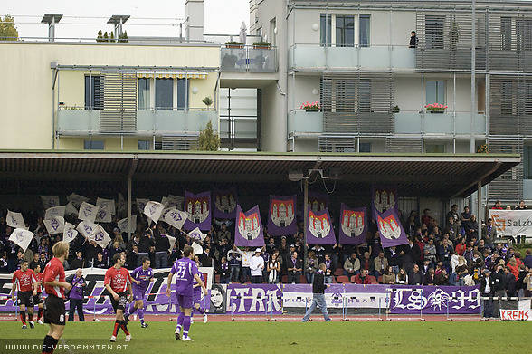 Haupttrib�ne (mit Intro)