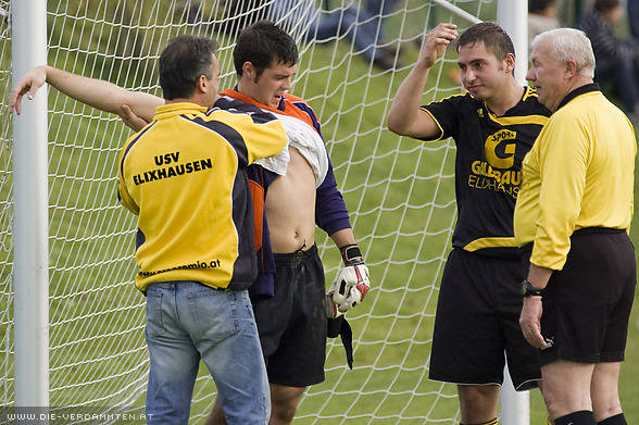 Elixhausens Goalie David Lederer nimmt die Dienste des Teamarztes erneut in Anspruch