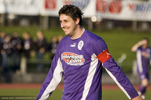 Der Torsch�tze zum 1:0 Oliver Trappl