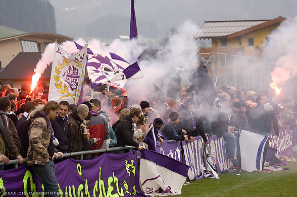 Pyro-Intro zu Beginn der 2. Halbzeit