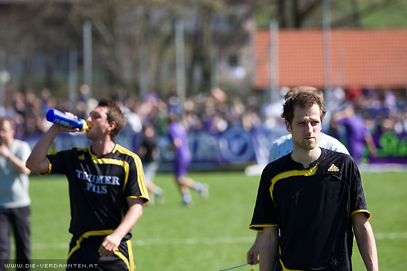 H�ngende Berndorfer K�pfe zur Halbzeit