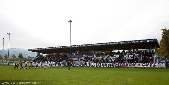 Einlauf der Mannschaften