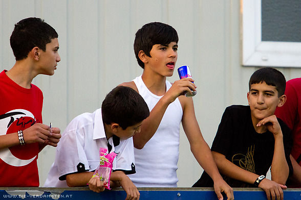 Junge Menschen beim Fehlermachen