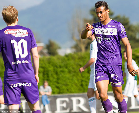 Karim Onisiwo trifft kurz vor der Pause zum 3:0