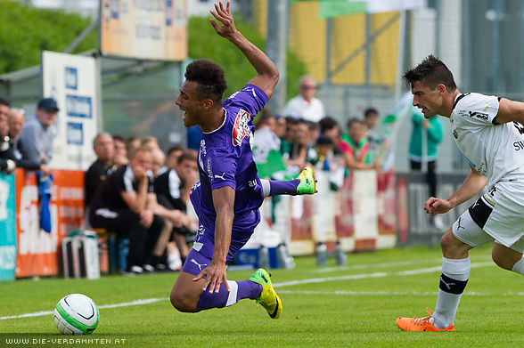 Foul an Karim Onisiwo